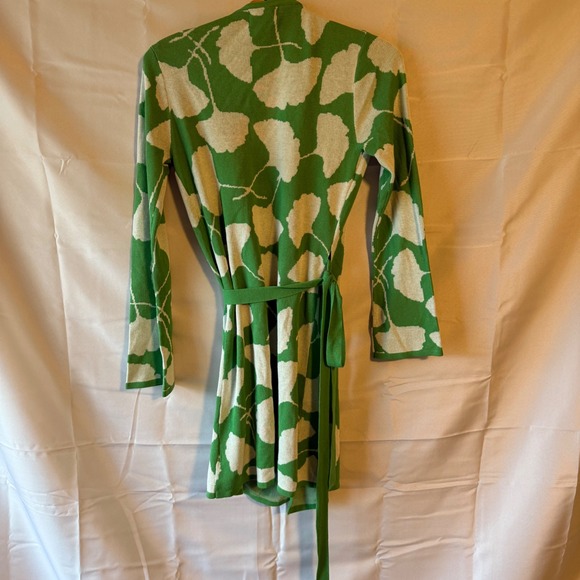 DIANE VON FURSTENBERG Green Ginkgo Leaf Print Wrap Cardigan Sweater XS NWT - Picture 4 of 10